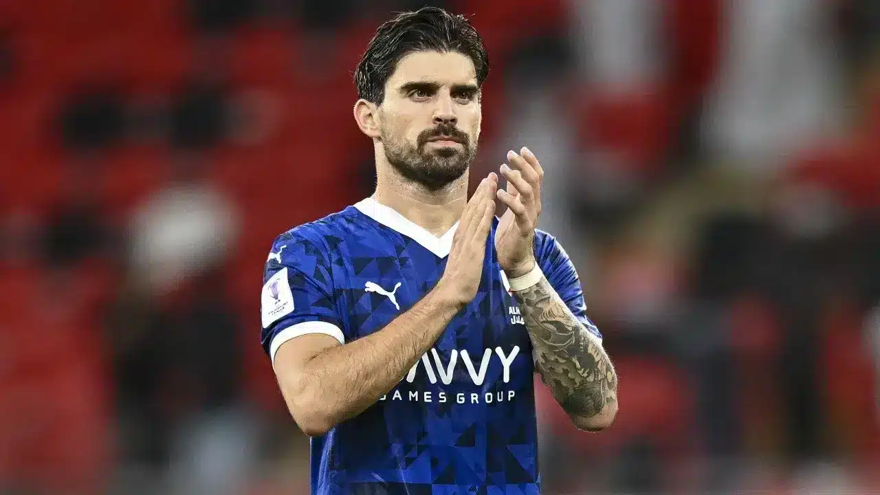 الهلال ينهي كل تفاصيل التجديد مع نيفيز ووكيله يفاجئ الإدارة بطلب جديد