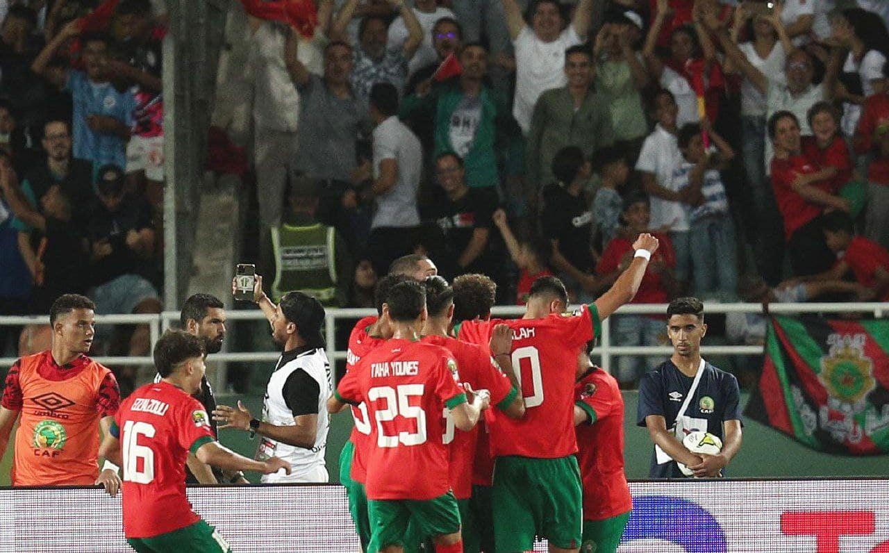 صخرة منتخب المغرب تحت أنظار كبار الدوري الإنجليزي