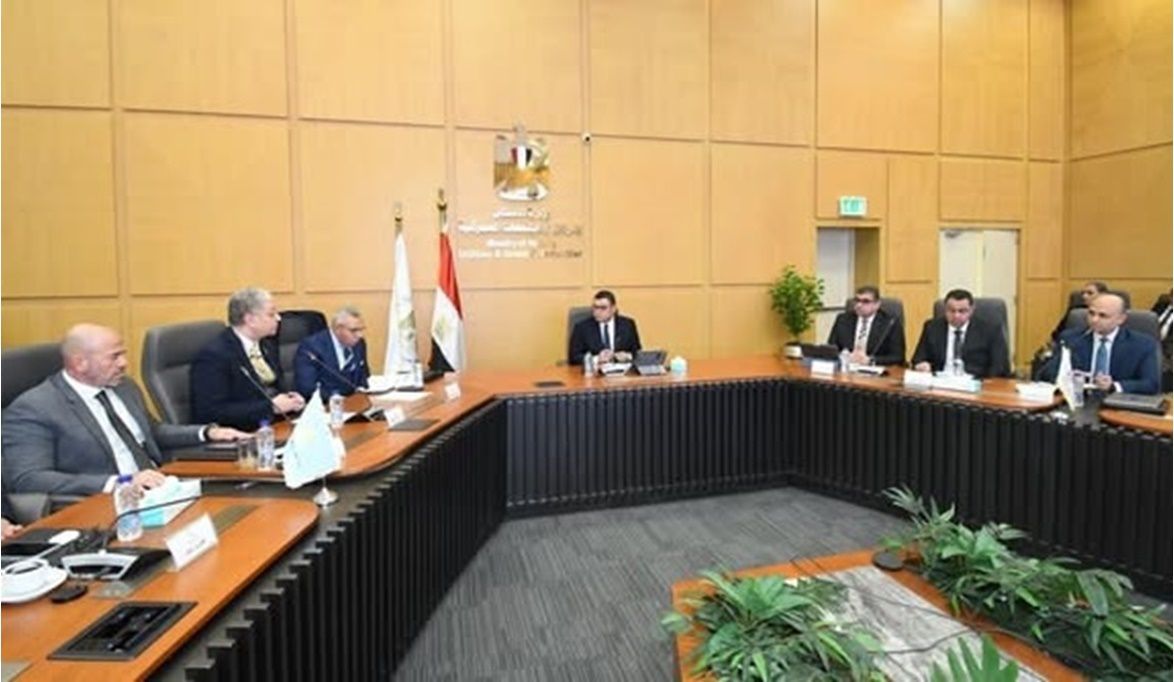 وزير الإسكان يتابع موقف مشروع منطقة الأعمال المركزية بالعاصمة …