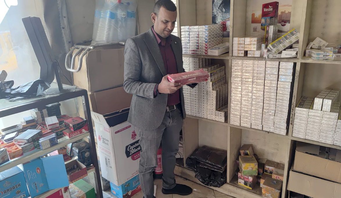 تموين الأقصر يضبط 500 علبة سجائر مجهولة المصدر ويحرر مخالفات ل…