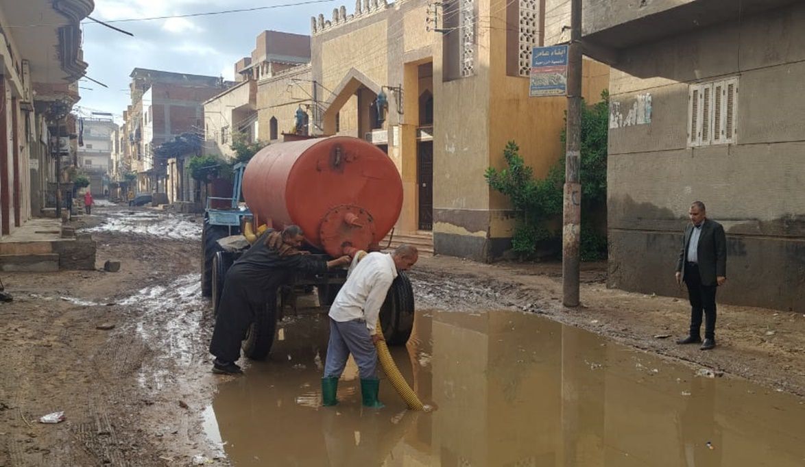 صيانة صفايات الأمطار والأعمدة والكشافات بمركز دسوق لتحسين الخد…