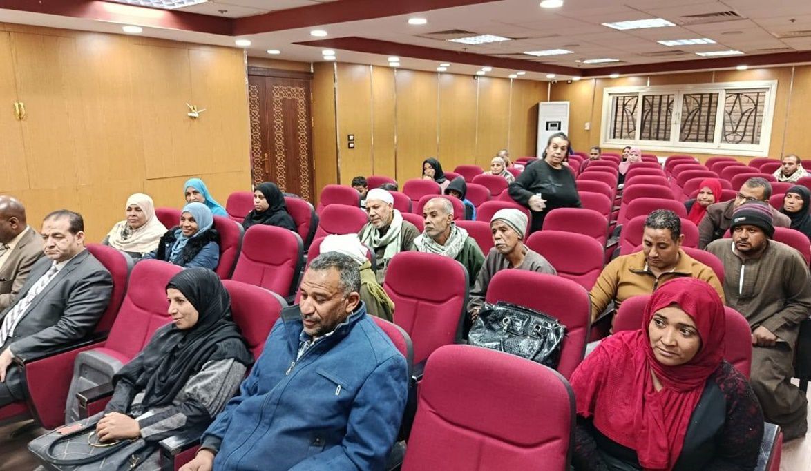 نائب المحافظ يلتقي المواطنين مباشرة ويس…