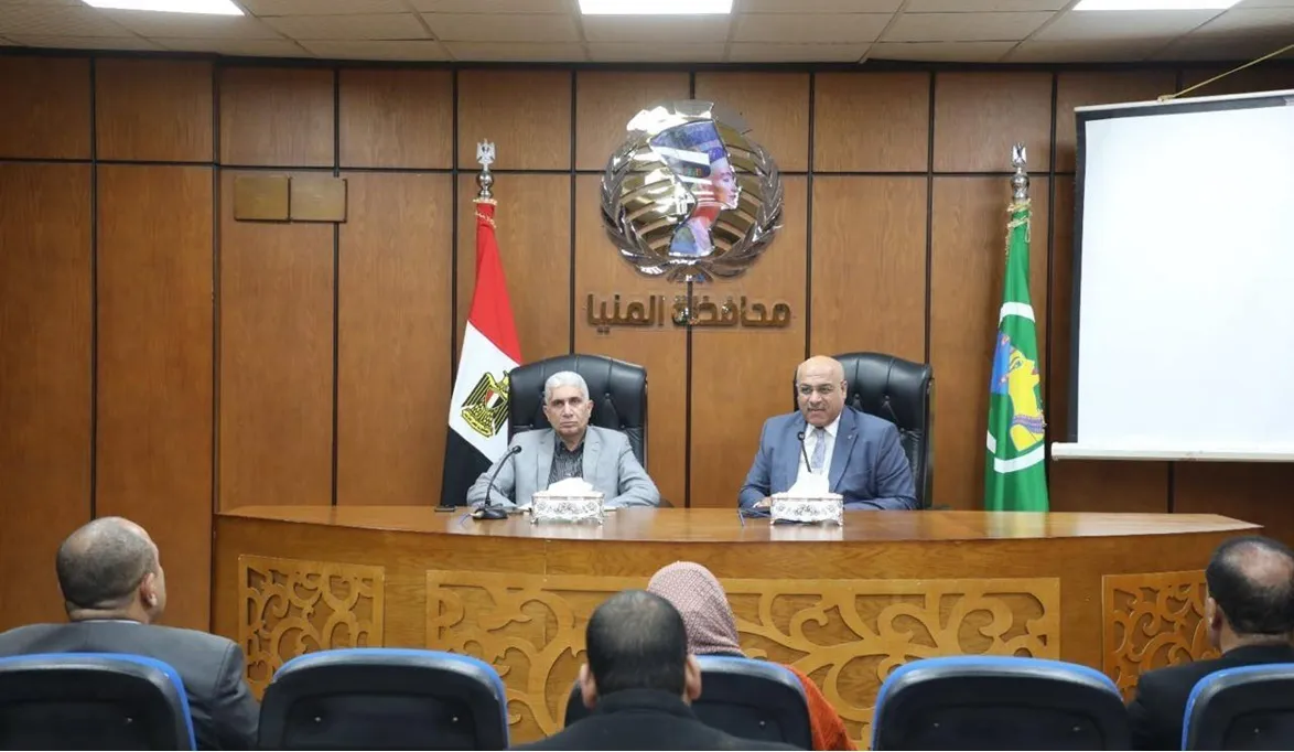 محافظ المنيا يشدد على دعم الاستثمار وتسهيل إجراءات المستثمرين…