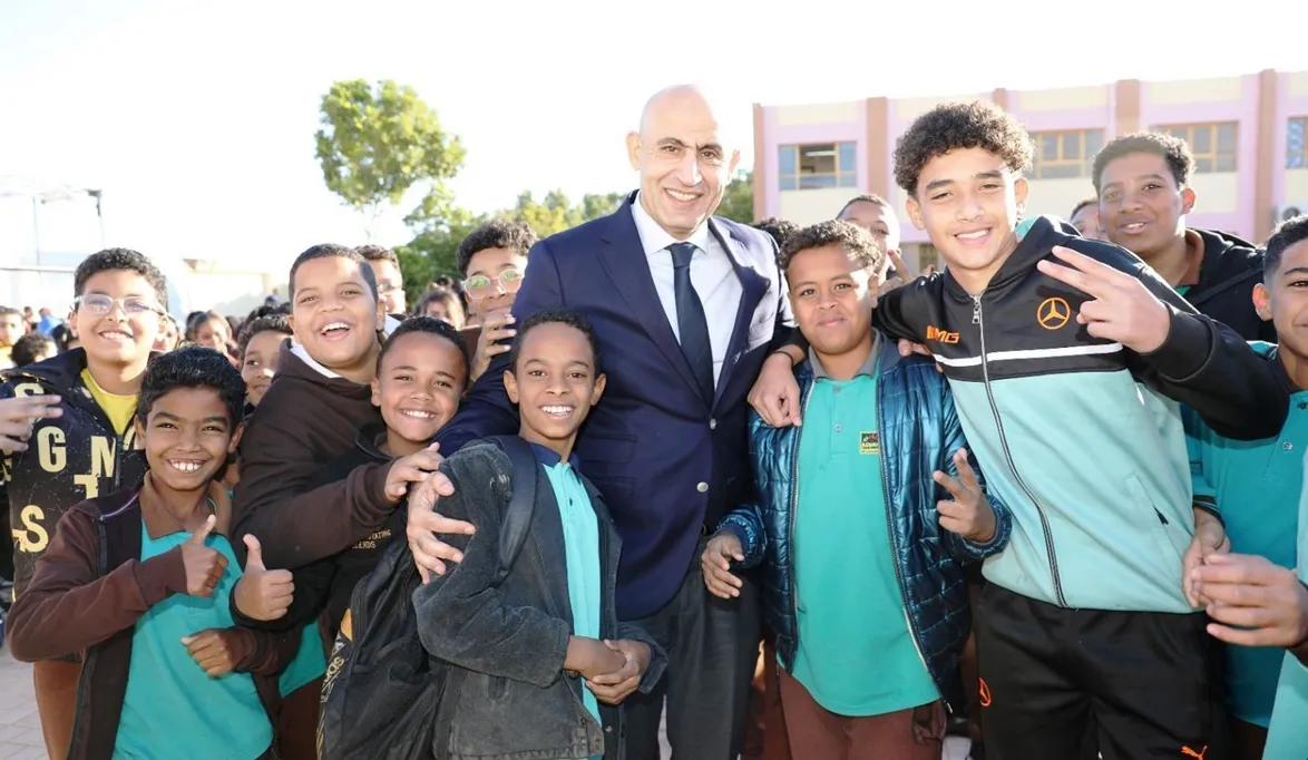 وزير التربية والتعليم ومحافظ أسوان يتابعان سير العملية التعليم…