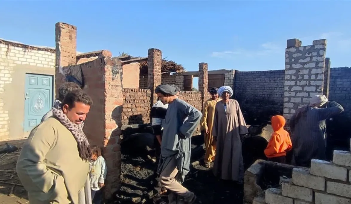 7 أبقار راحت والفلاحين محتاجين مساعدة.. حريق في حوش مواشي بسوه…