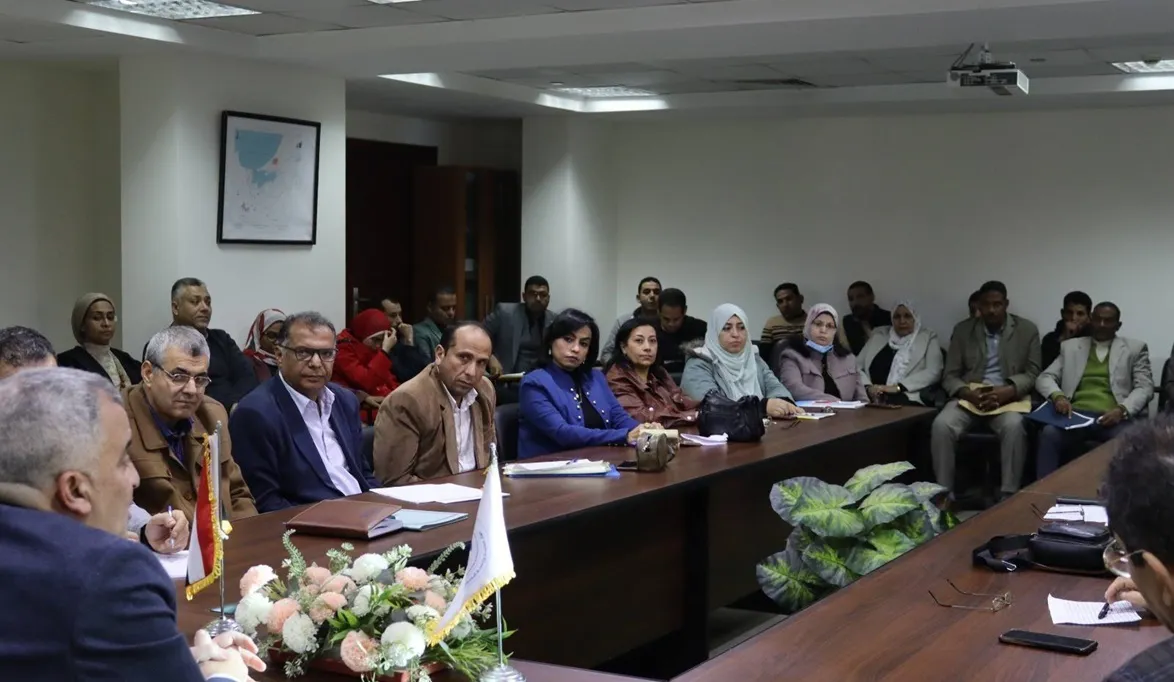 اجتماع تنسيقي موسّع لمتابعة خطط العمل بجهاز حماية وتنمية البحي…