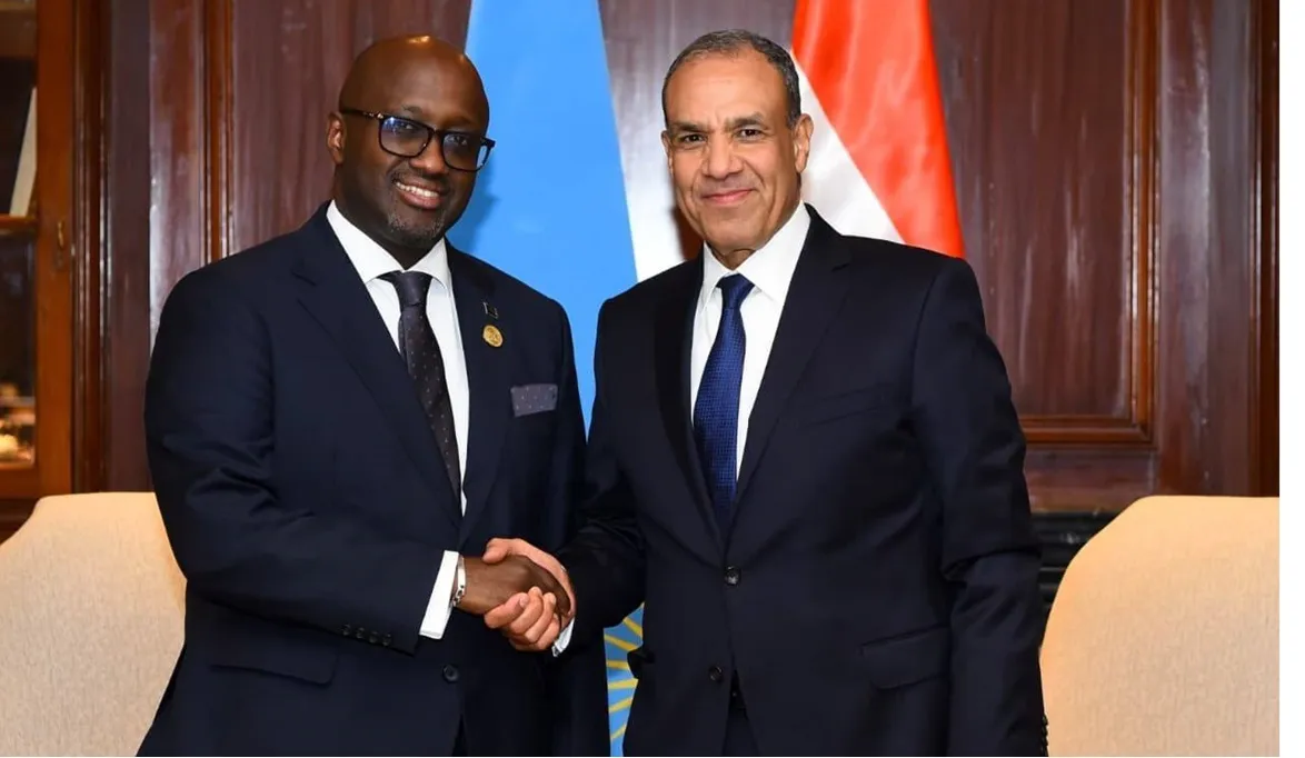 وزير الخارجية يلتقي نظيره الرواندي لتعزيز التعاون الثنائي والإ…