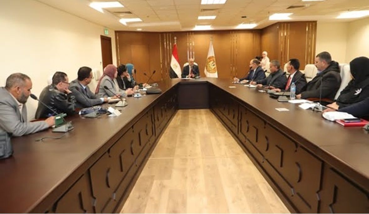 وزير العمل يجتمع بمتابعي الأحكام لاستعراض سير تنفيذ المحاضر وت…