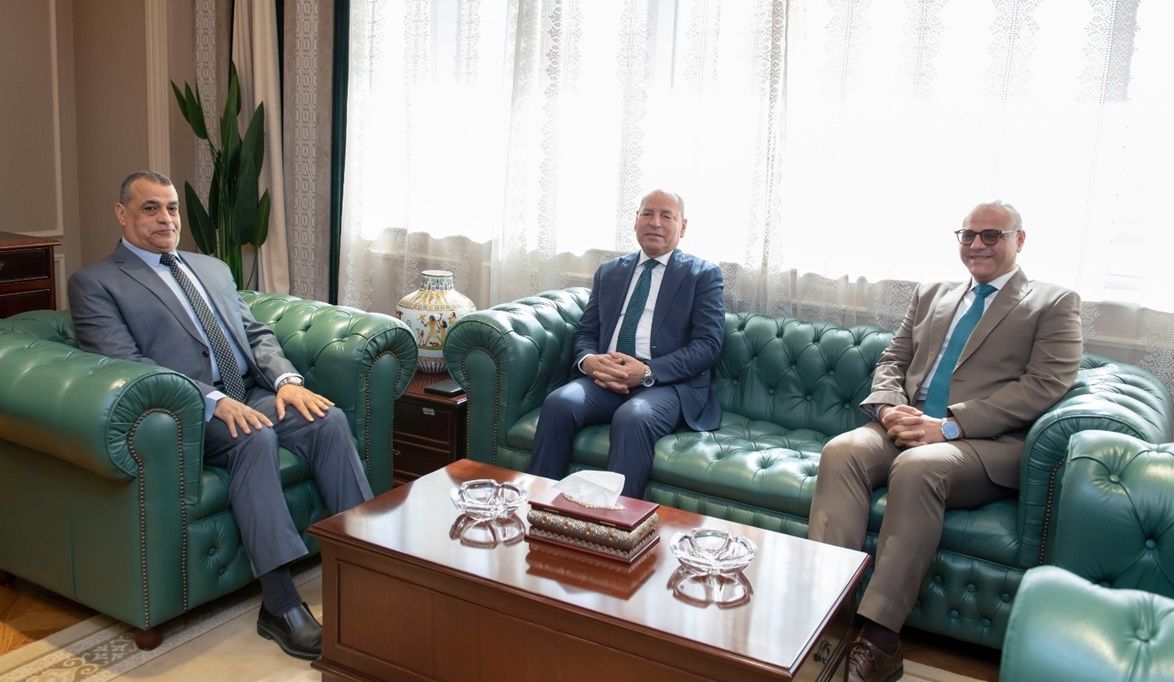 وزير الدولة للإنتاج الحربي يستقبل محافظيّ القاهرة والقليوبية ل…