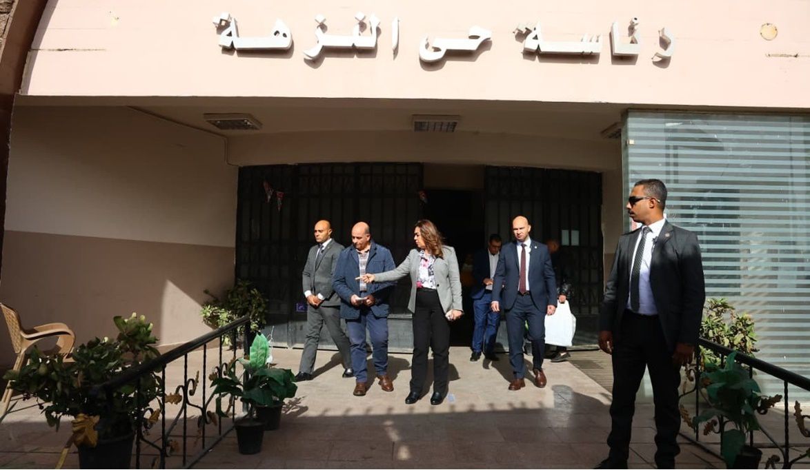 وزيرة التنمية المحلية تُقيل رئيس حي النزهة بالقاهرة بسبب التقص…