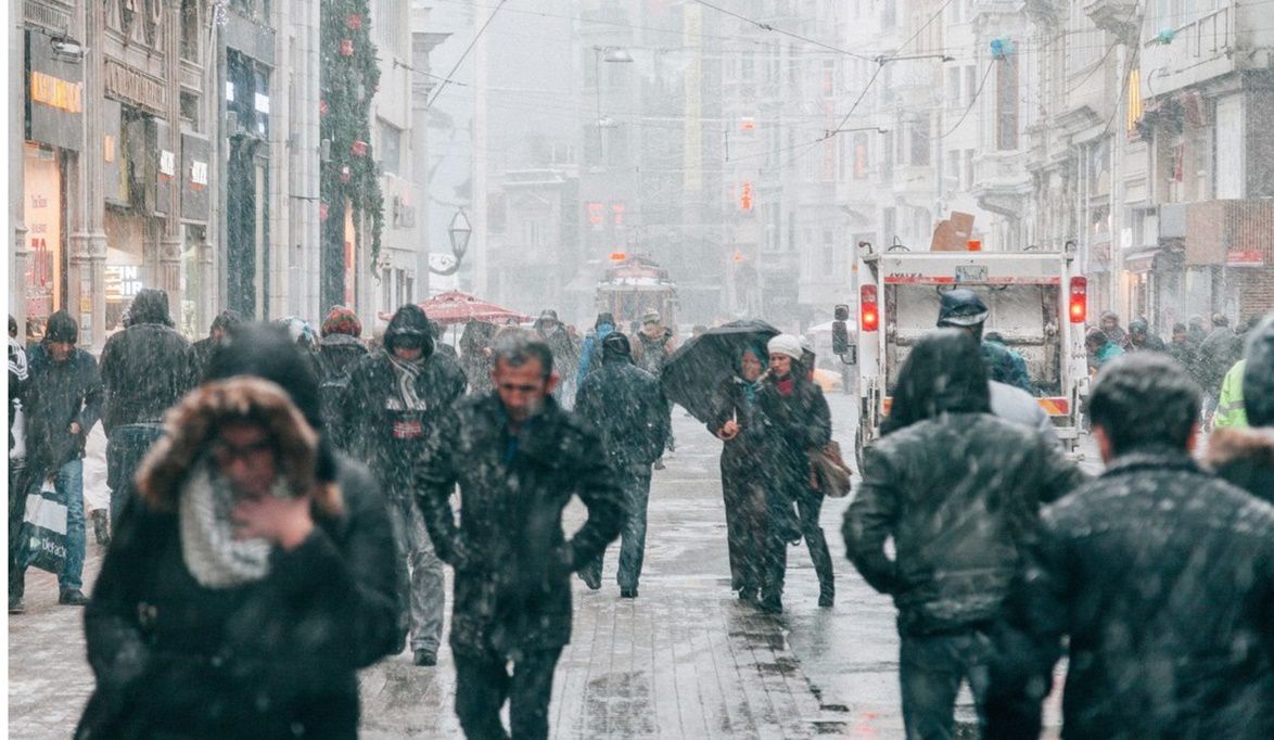 هل ينتشر فيروس جديد في الشتاء؟.. خبير مناعة يوضح الحقيقة…