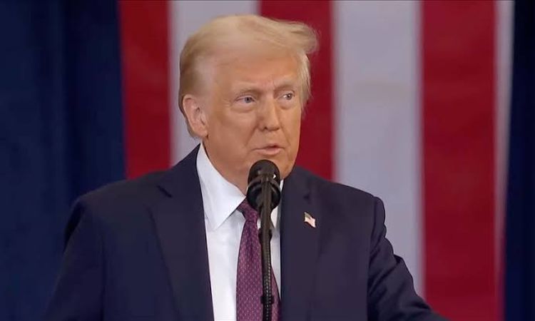 الرئيس الأمريكي يصل إلى مقر حفل سحب قرعة كأس العالم لكرة القدم 2026