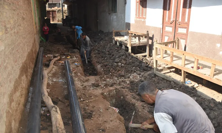 مياه الأقصر تواصل متابعة مشروعات الصرف الصحي بقرى الميساوية والعضايمة والنمسا ضمن مبادرة «حياة كريمة»