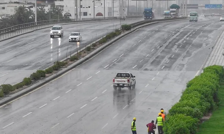 بسبب سوء الأحوال الجوية.. السعودية تعلن تعليق الدراسة غدًا في جدة