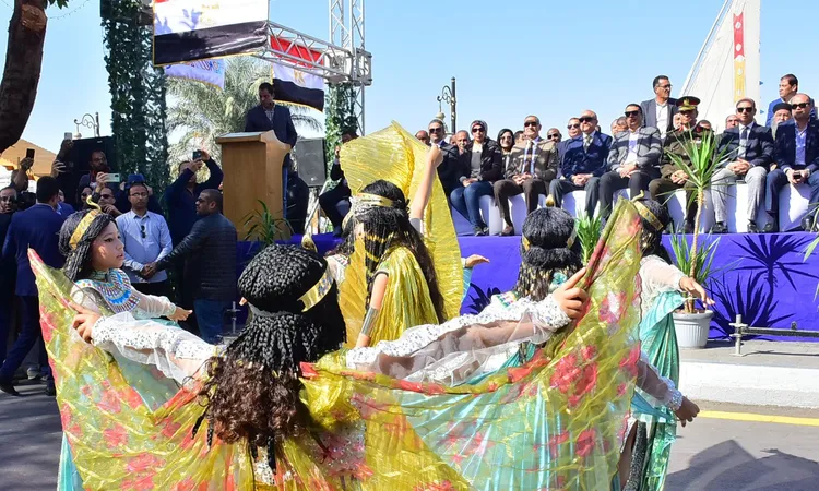 موكب حنطور واستعراضات نيلية.. الأقصر تبدأ احتفالات عيدها القومي في أجواء مبهجة