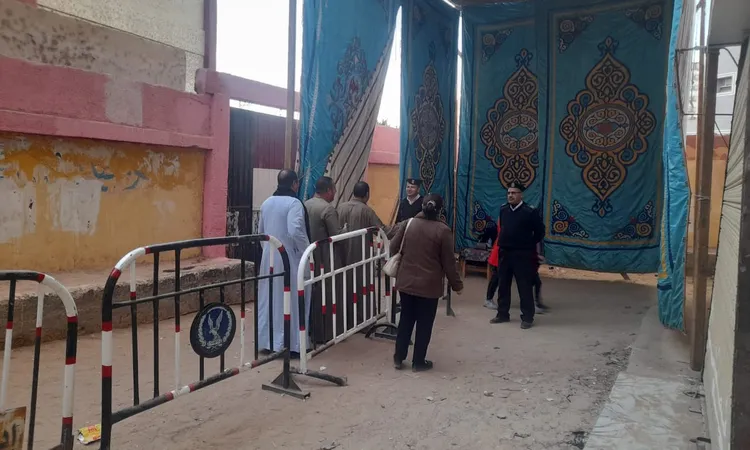 استمرار توافد الناخبين على اللجان من أجل الادلاء باصواتهم في انتخابات مجلس النواب بالمنيا