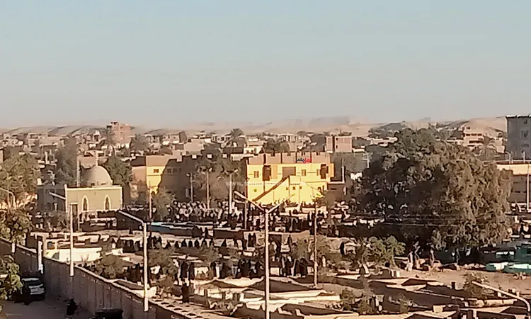 3 نعوش من بيت واحد ..وداع مهـيب لأم وصغيريها بعد سقوط منزل عليهم جنوب الأقصر