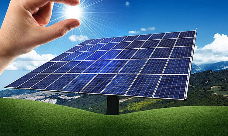 وضع حجر الأساس لمجمع أتوم سولار للألواح الشمسية على مساحة 204 آلاف متر مربع