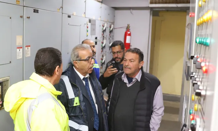 رئيس شركة الصرف الصحي بالإسكندرية يتفقد التمركزات والمحطات أثناء النوة ويؤكد أهمية الالتزام بإجراءات السلامة المهنية