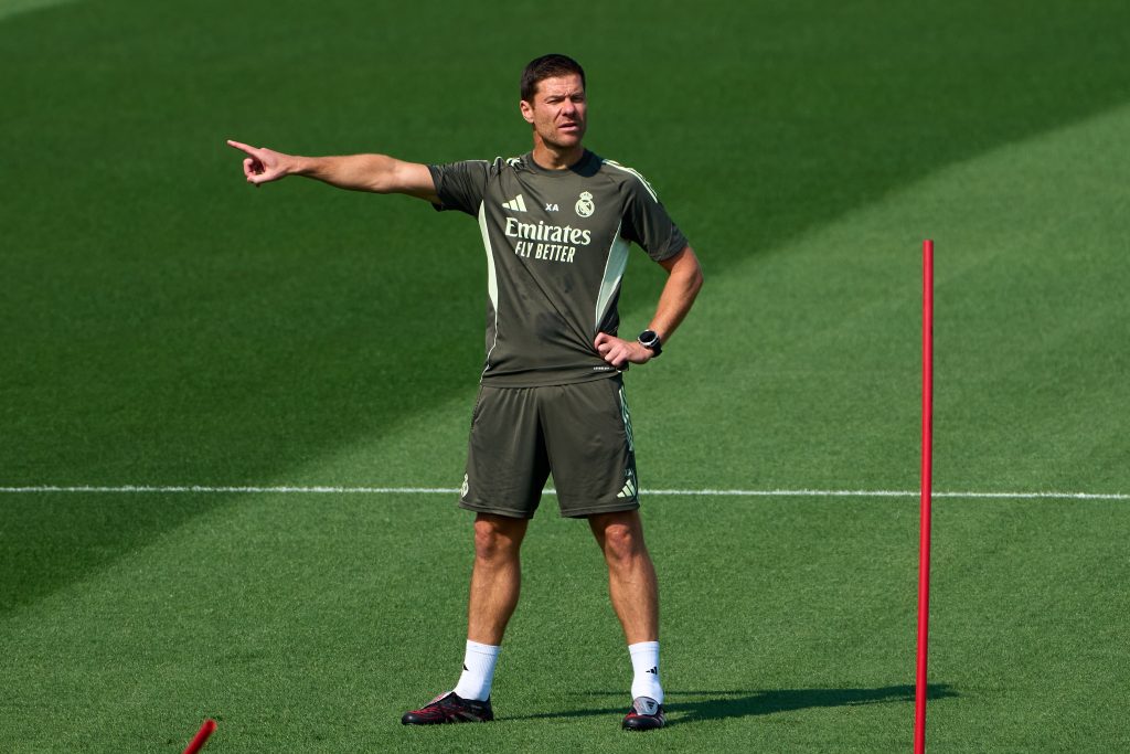 بديل ألونسو في ريال مدريد.. سانتياجو سولاري يعود للصورة مجددًا