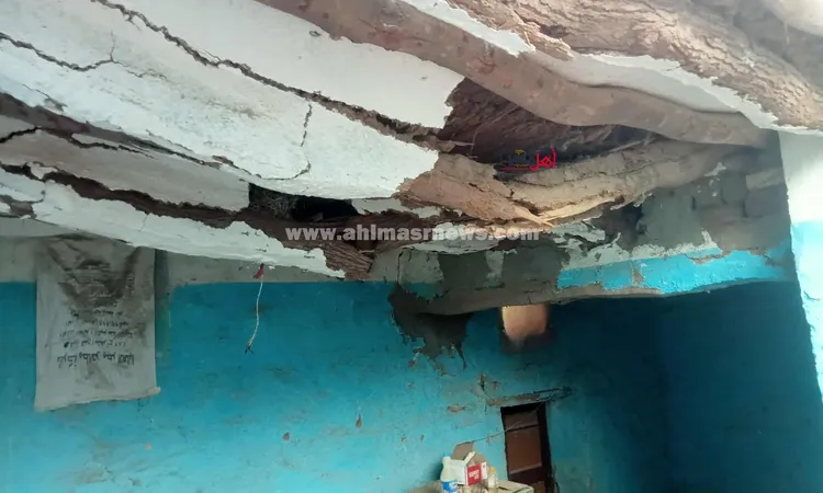 بعد مأساة منزل الدير.. “القرضة” تهاجم منزلا جديدا وسط استغاثات سكانه: أنقذونا قبل ما يقع علينا