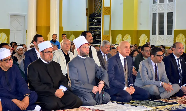 وزير الأوقاف ومحافظ الأقصر يؤديان صلاة الجمعة بمسجد السيد يوسف الحجاجي ضمن احتفالات العيد القومي