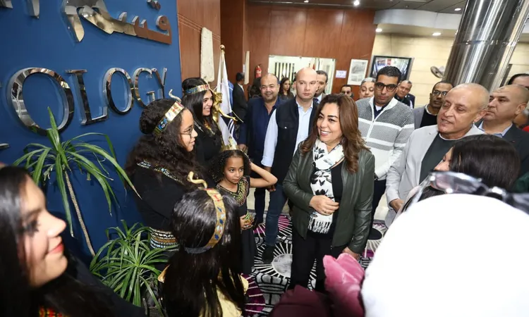 وزيرتا التعاون الدولي والتنمية المحلية ومحافظ الأقصر يتفقدون مكتبة مصر العامة