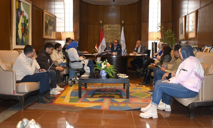 بحث الاستعدادات النهائية لاحتفالية اليوبيل الذهبي لجامعة حلوان