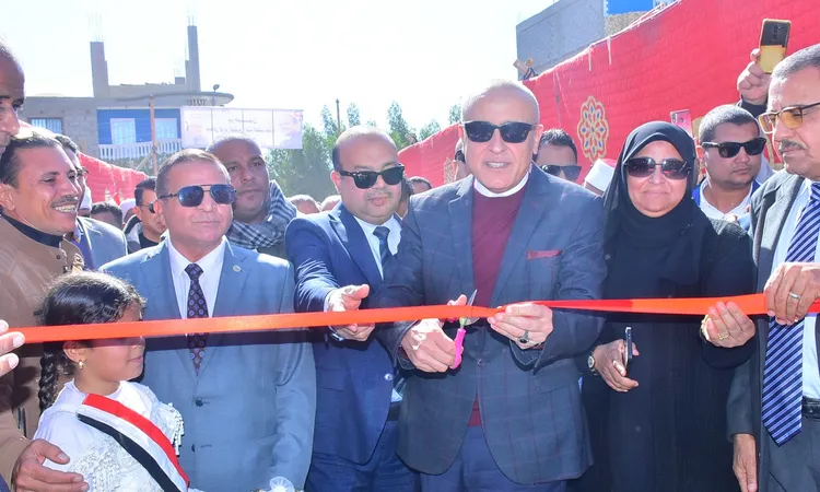 محافظ الأقصر يفتتح 3 محطات رفع صرف صحي بأرمنت ضمن احتفالات العيد القومي ومبادرة «حياة كريمة»