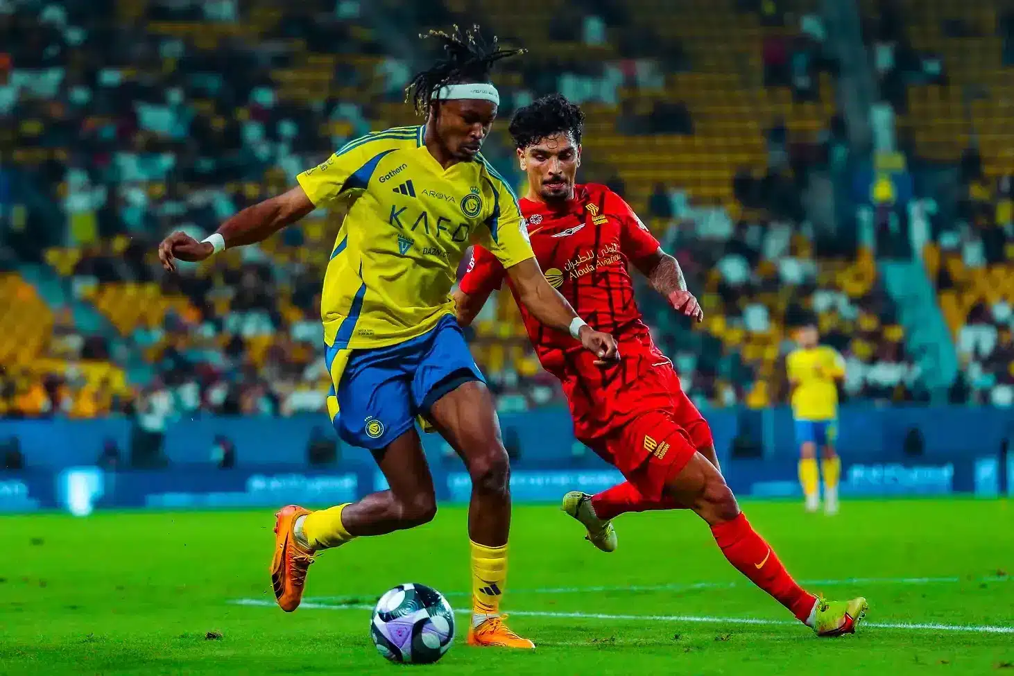 14 إصابة قبل الـ25 عامًا.. لماذا تُطارد الإصابات سيماكان؟