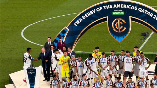 أبو ريدة يسلّم كأس ديربي الأمريكتين لفلامنجو البرازيلي