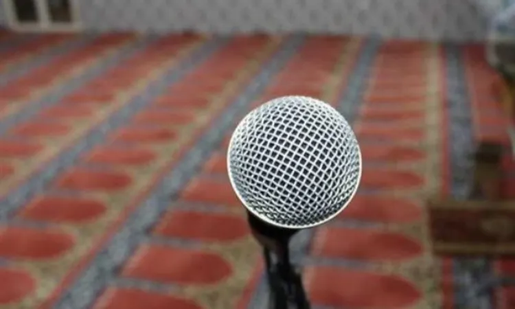 فيديو آثار جدلا.. مواطن يشتكي من تشغيل مكبرات صوت مسجد قبل أذان الفجر بساعة