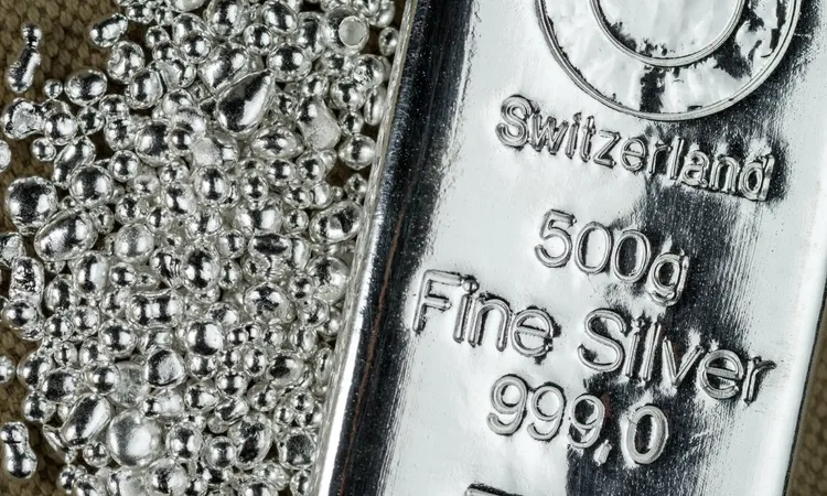 الفضة تتجاوز 58 دولارًا للأوقية وتحقق أفضل مكاسب سنوية منذ 1979