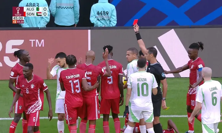 كأس العرب 2025.. شوط سلبي وطرد بين الجزائر والسودان بصافرة مصرية