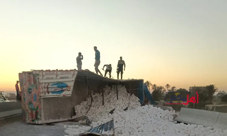 بدون إصابات.. إنقلاب جرار طوب أبيض أعلى كوبري طما بسوهاج