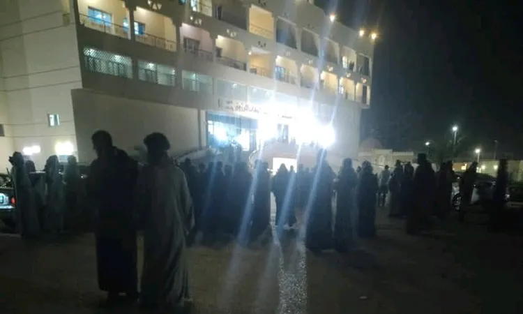 الصور الأولي لأسر ضحية الطلق الناري من أمام المشرحة بقنا