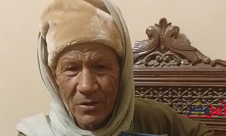 طلابه اليمنيون فاجأوه بعد 50 عامًا وكرّموه في قلب الصعيد أول ظهور لمعلم سوهاج: أعظم ما يجنيه المعلم وفاء طلابه