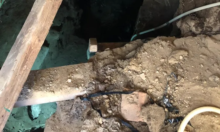 3 ضحايا في انهيار حفرة تنقيب داخل منزل بعزبة الحادقة بالفيوم