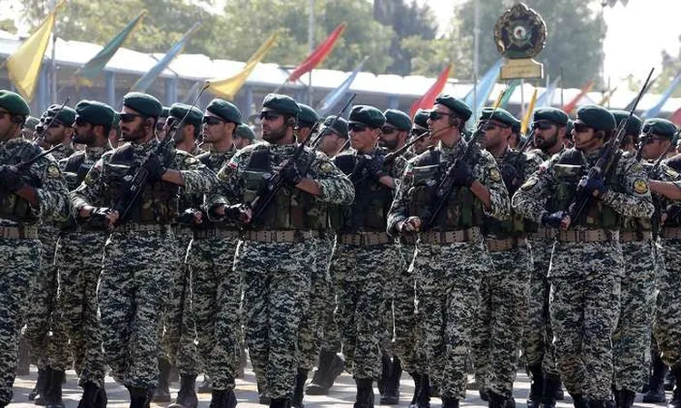 قائد الجيش الإيراني: سنرد بحزم على أي اعتداء يستهدفنا.. وجاهزون لمواجهة التهديدات