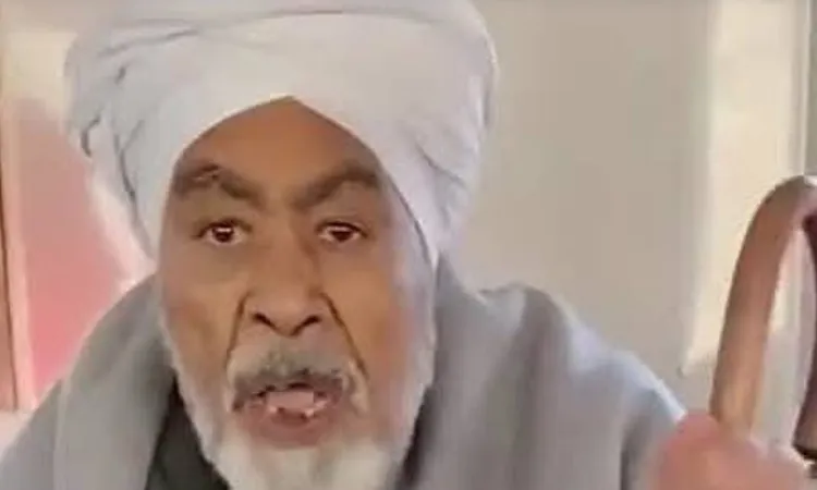 «كانت حاطة رجل على رجل».. مشادة في المترو بين مسن وفتاة بسبب طريقة الجلوس