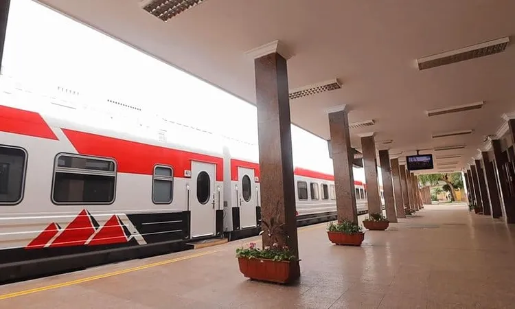 “النقل” تحذر من مخاطر إلقاء المخلفات والقمامة على شريط السكك الحديدية