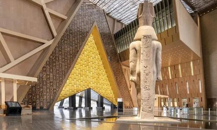 «السياحة»: سقوط أمطار في بهو المتحف الكبير أمر متوقع ومتوافق مع تصميمه المعماري