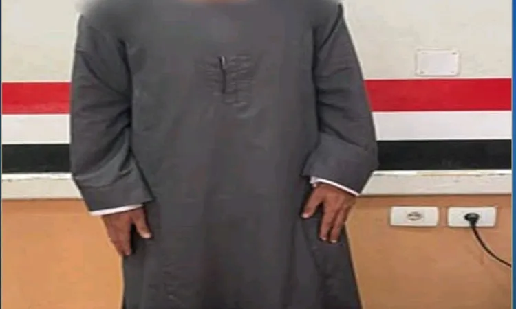 ضبط شخص يوزّع أموالًا على الناخبين لدعم أحد المرشحين بقوص قنا