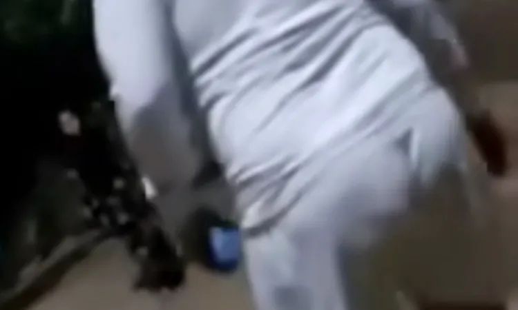 خرج بملابسه الداخلية يمنع جاره من المرور.. القبض على شخص لممارسة أعمال البلطجة بقنا