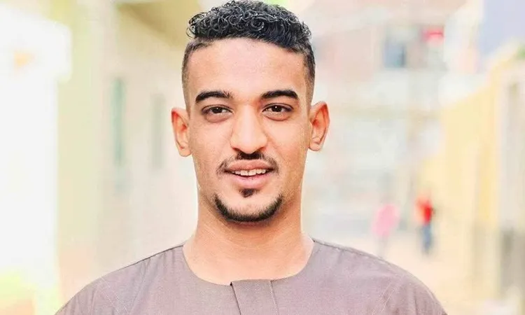 بالصور .. وفاة اب ونجله وشخص آخر إثر انقلاب سيارة بأسيوط