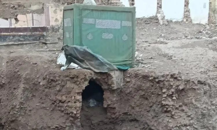 انهيار ضريح وظهور رفات الجثامين يثير موجة غضب في المنوفية