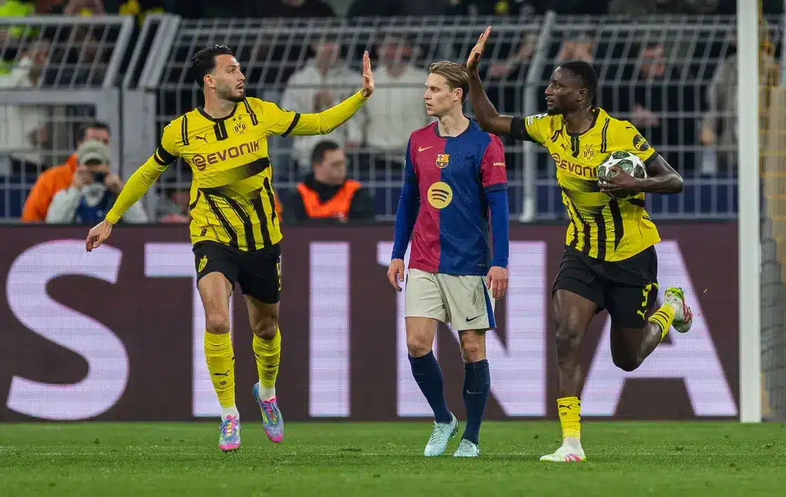 بديل كوندي.. بوروسيا دورتموند يستبعد انتقال لاعبه إلى برشلونة