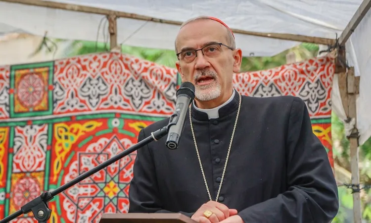 بطريرك القدس من غزة: سنعيد إعمار البيوت ولن نرحل