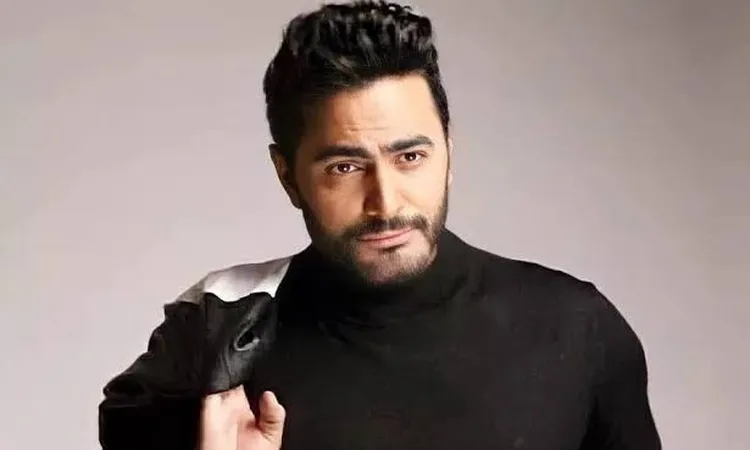 فتاة تطارد تامر حسني: «أنا صاحبتك من أيام الجامعة.. ابعتلي صورتنا وإحنا سوا علشان اتقطعت»