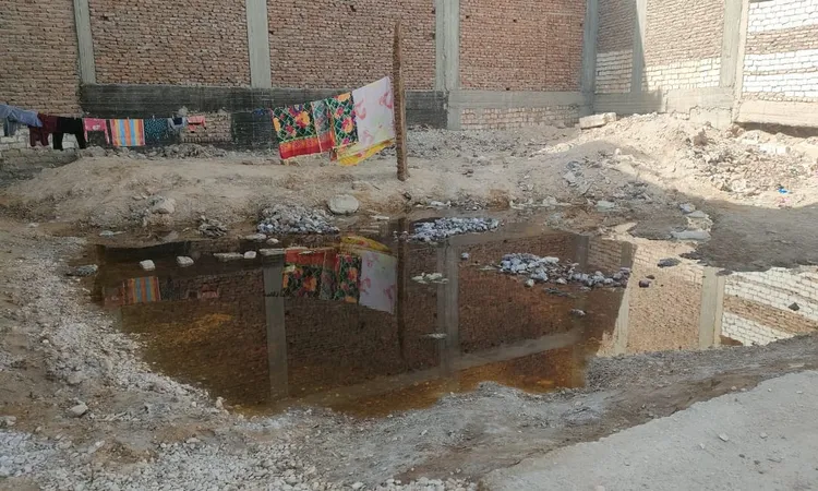 استجابة لـ”أهل مصر”.. 3 جهات حكومية تبحث سبب تراكم المياه أسفل منازل الطويرات بقنا